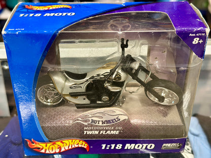 1/18 Twin Flames Motorcycle Hot Wheels Metal | New