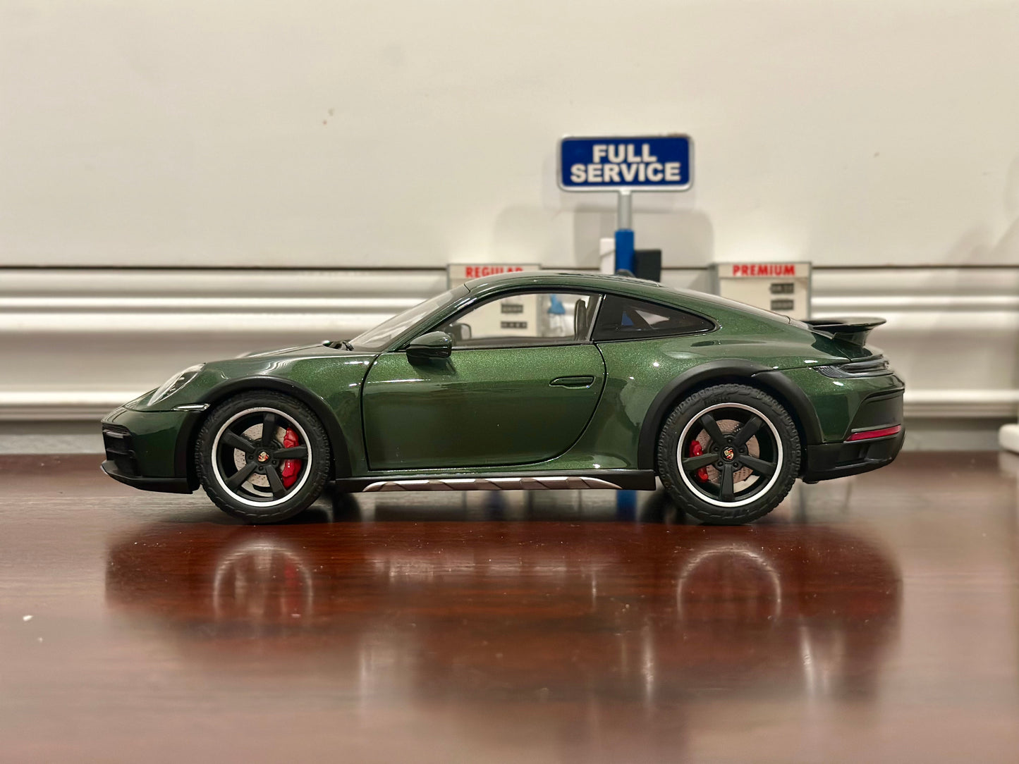 Porsche 911 992 Dakar Oak Green Metallic Norev 1/18 | With Box