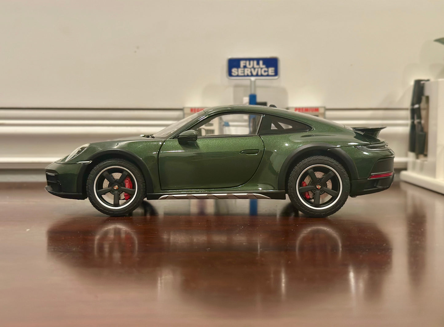 Porsche 911 992 Dakar Oak Green Metallic Norev 1/18 | With Box