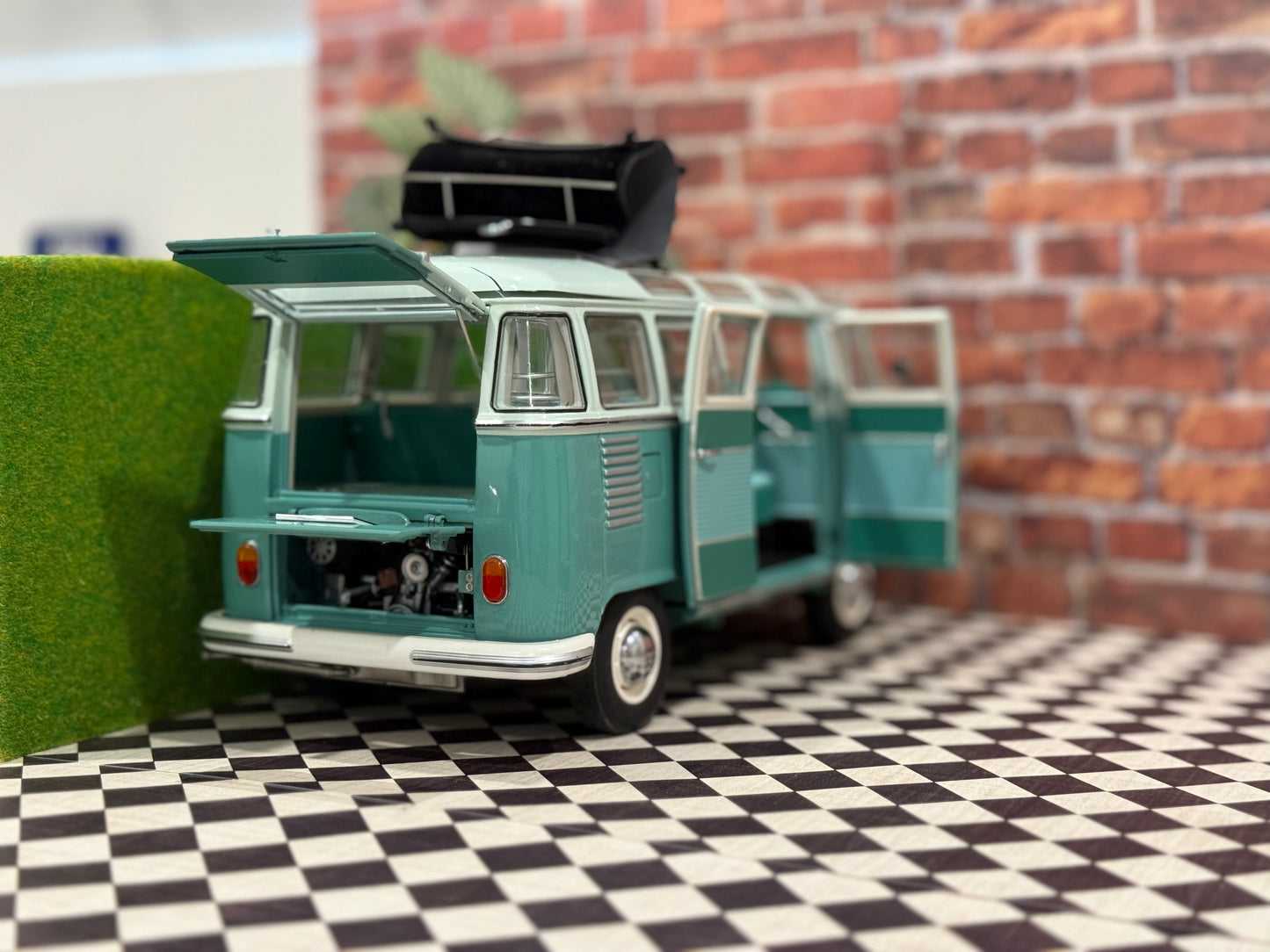 Volkswagen T2a Transporter Sage/Creme | Schuco 1/18