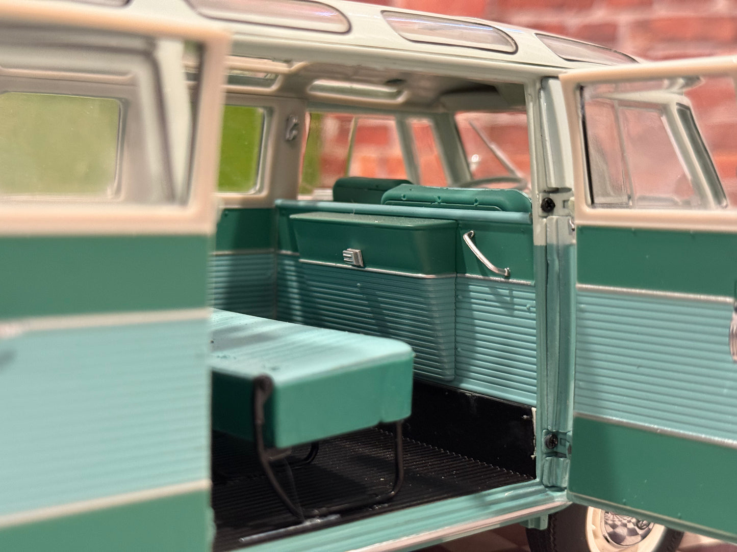 Volkswagen T2a Transporter Sage/Creme | Schuco 1/18