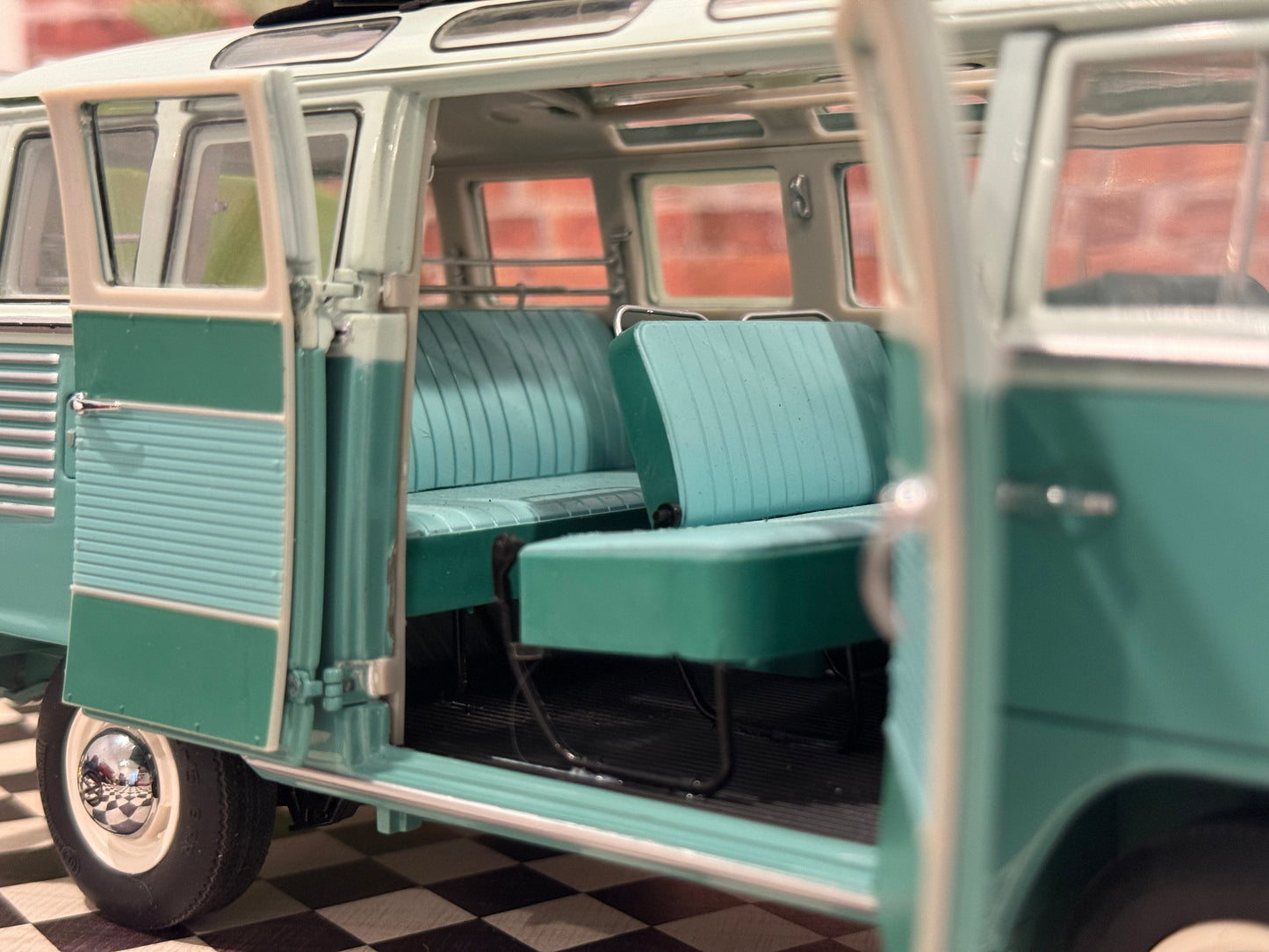 Volkswagen T2a Transporter Sage/Creme | Schuco 1/18