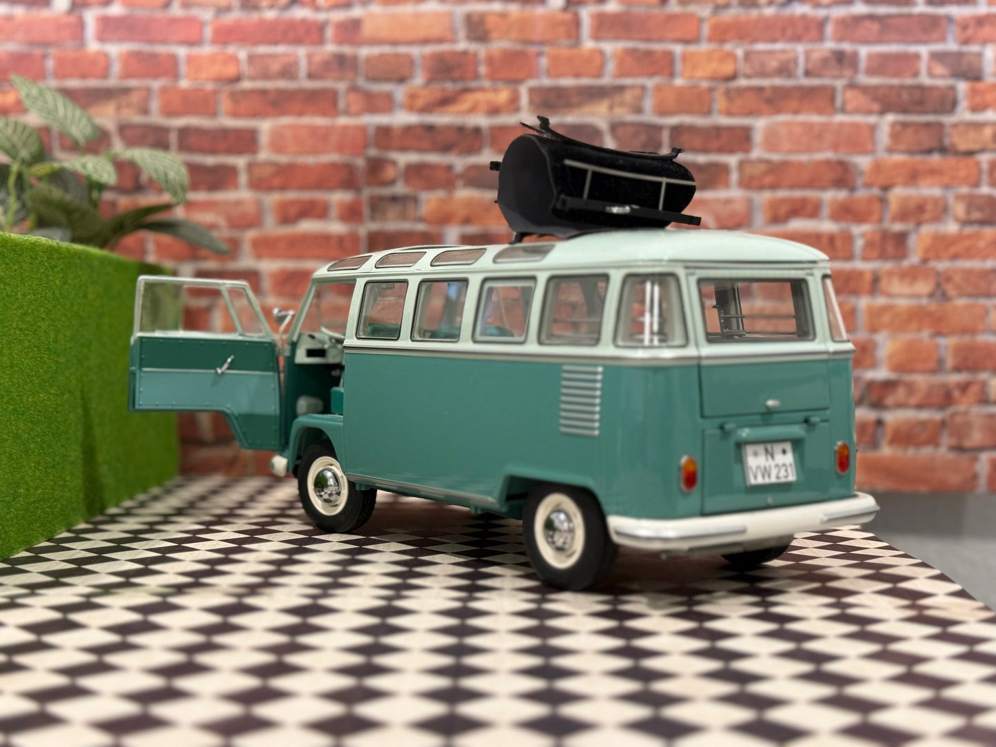 Volkswagen T2a Transporter Sage/Creme | Schuco 1/18
