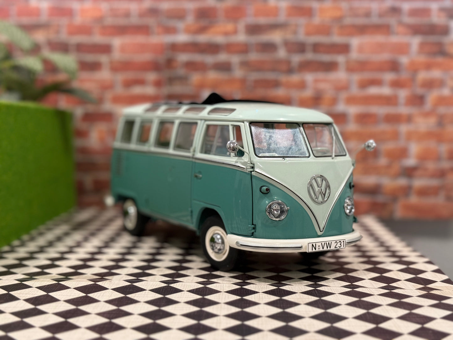 Volkswagen T2a Transporter Sage/Creme | Schuco 1/18