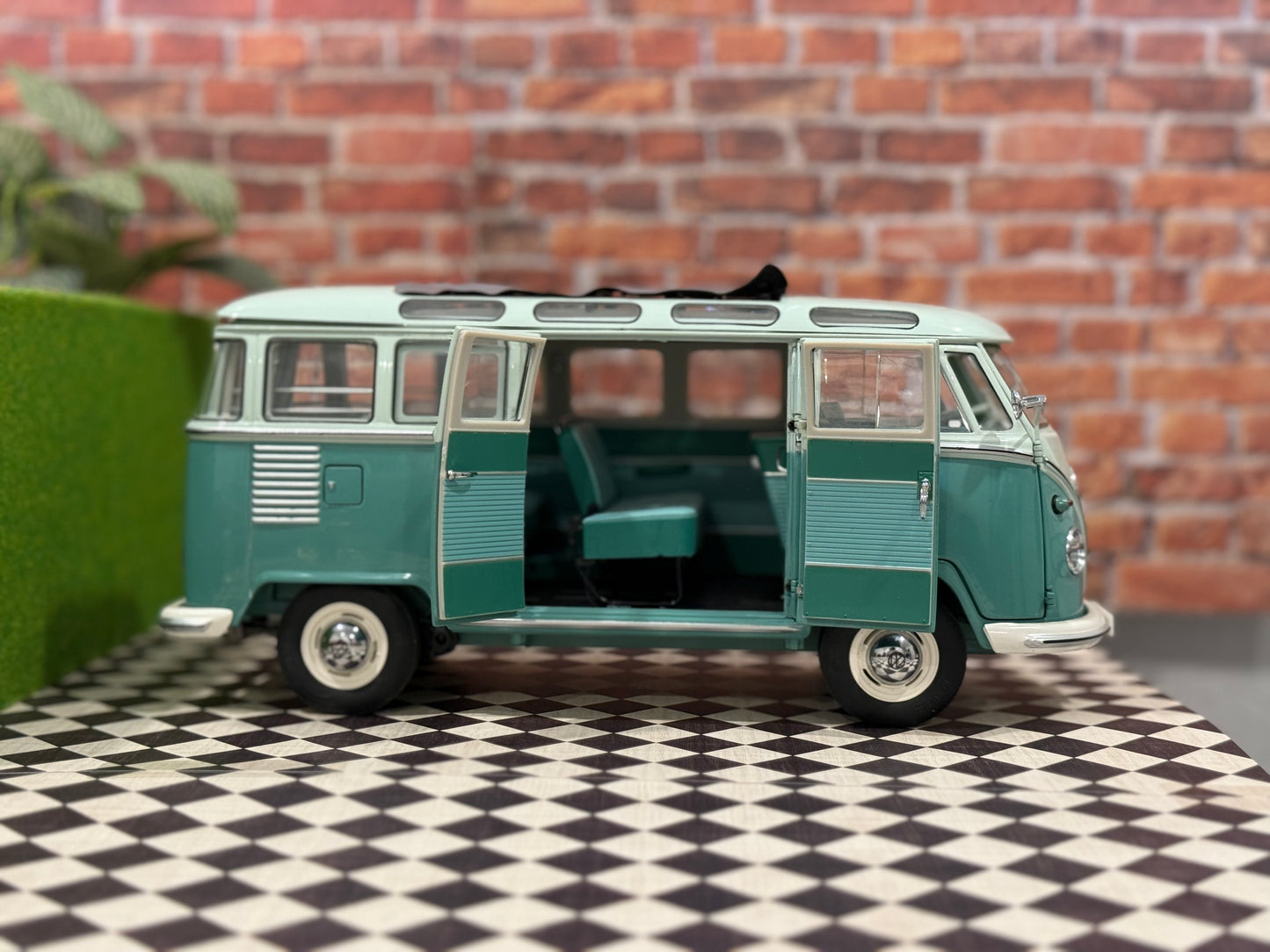 Volkswagen T2a Transporter Sage/Creme | Schuco 1/18
