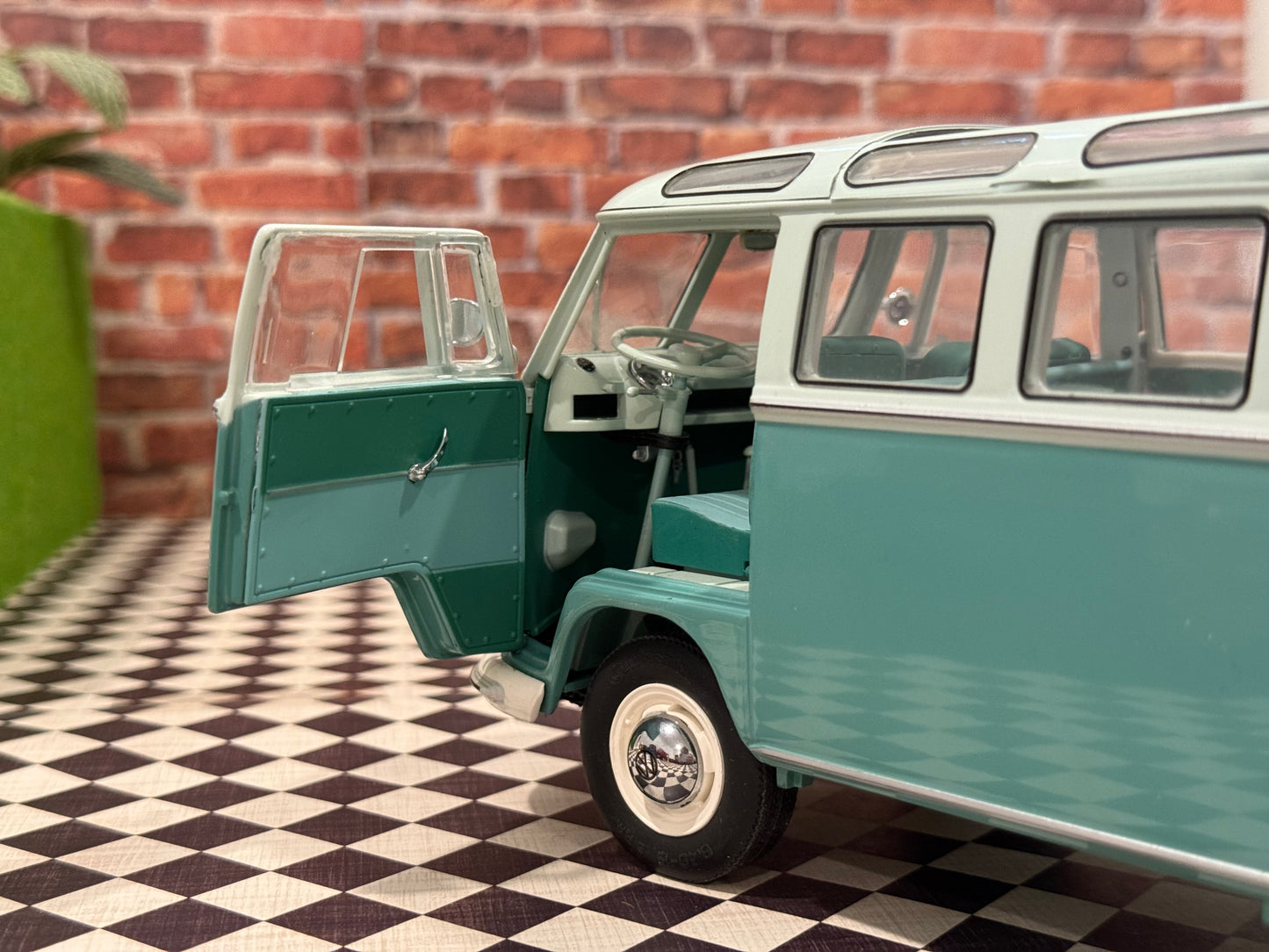 Volkswagen T2a Transporter Sage/Creme | Schuco 1/18