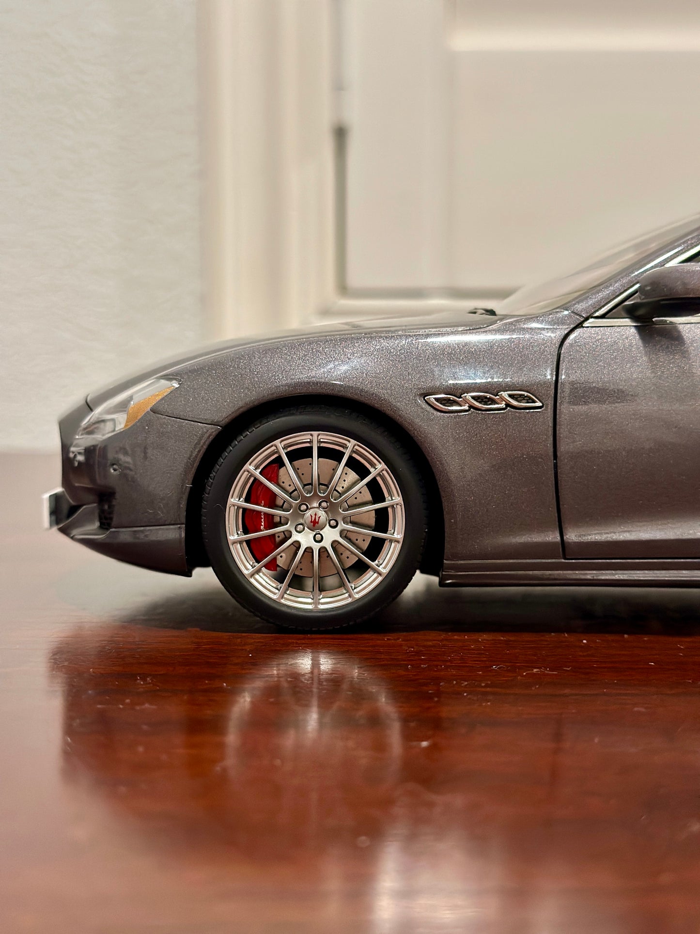 AUTOart 1/18 Maserati Quattroporte GTS