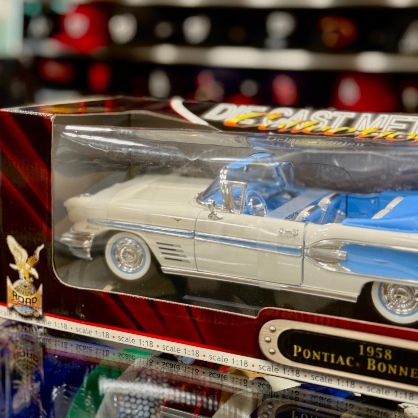 1/18 1958 Pontiac Bonneville White Blue Interior Road Signature | New
