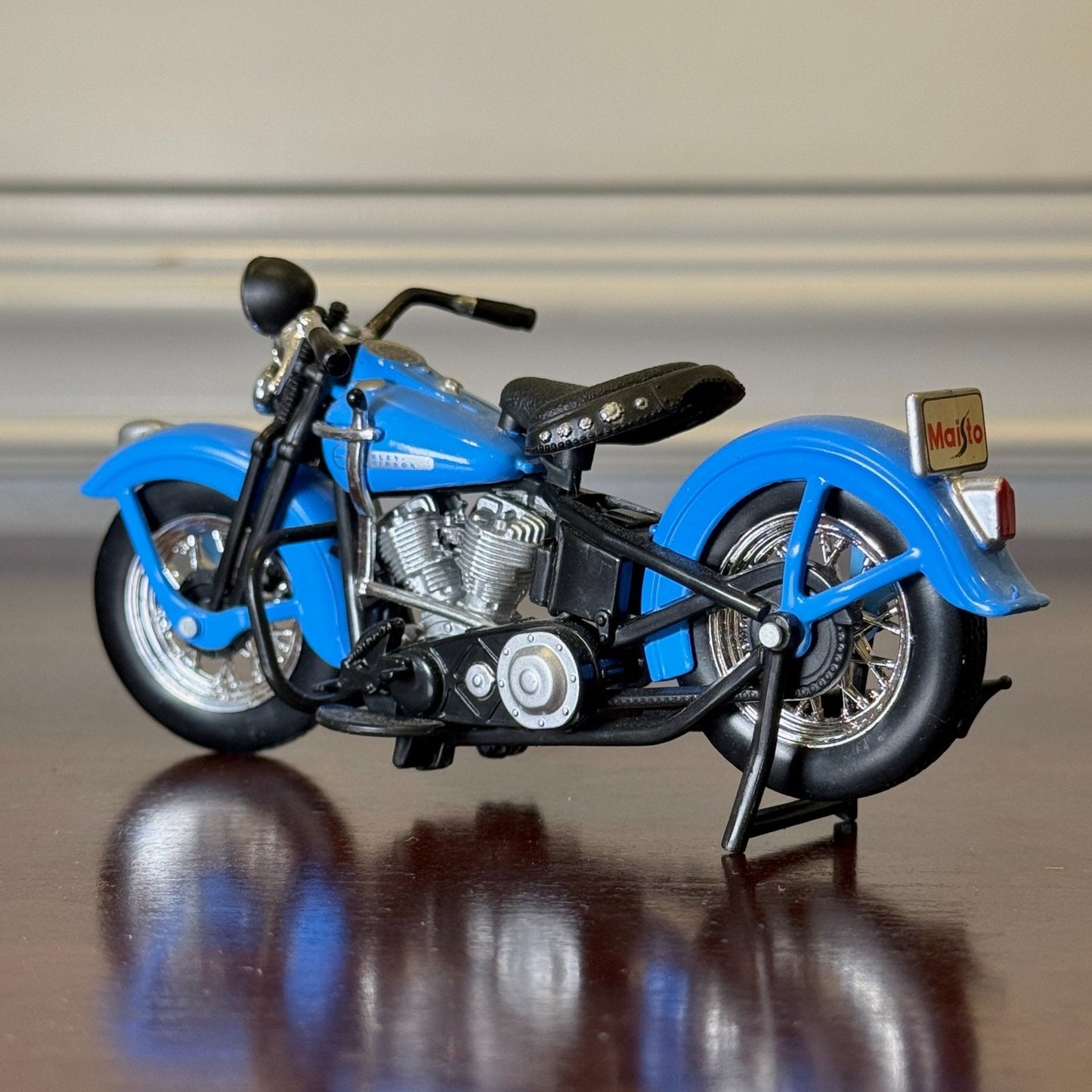 1:18 Maisto Harley Davidson Road King Light Blue Diecast Model Motorcycle