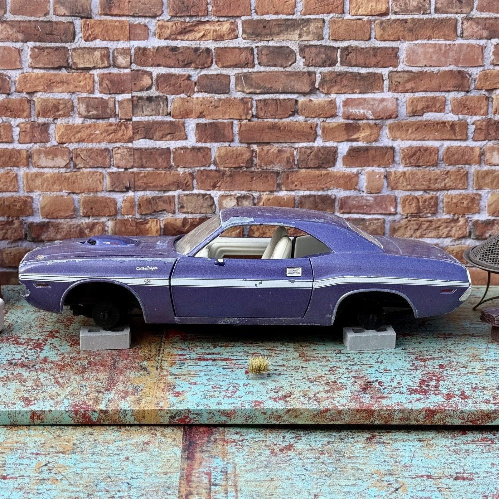 ACME 1970 Dodge Challenger R/T Hemi Purple 1/18 Scale Diecast Model Car | Parts Car - Product Image