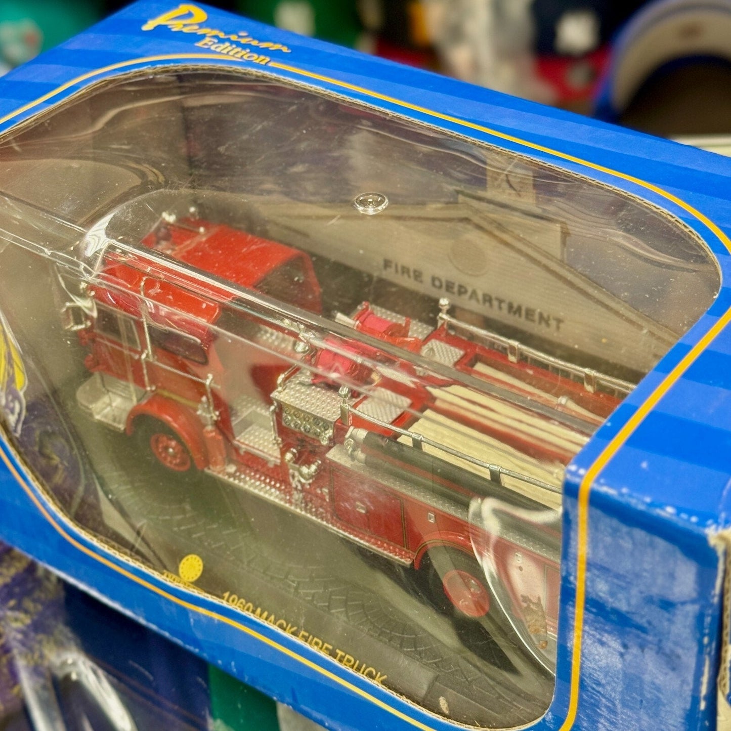 American Mint 1960 Mack Fire Truck Diecast 1/32 Scale Diecast Model Car | New - Product Image