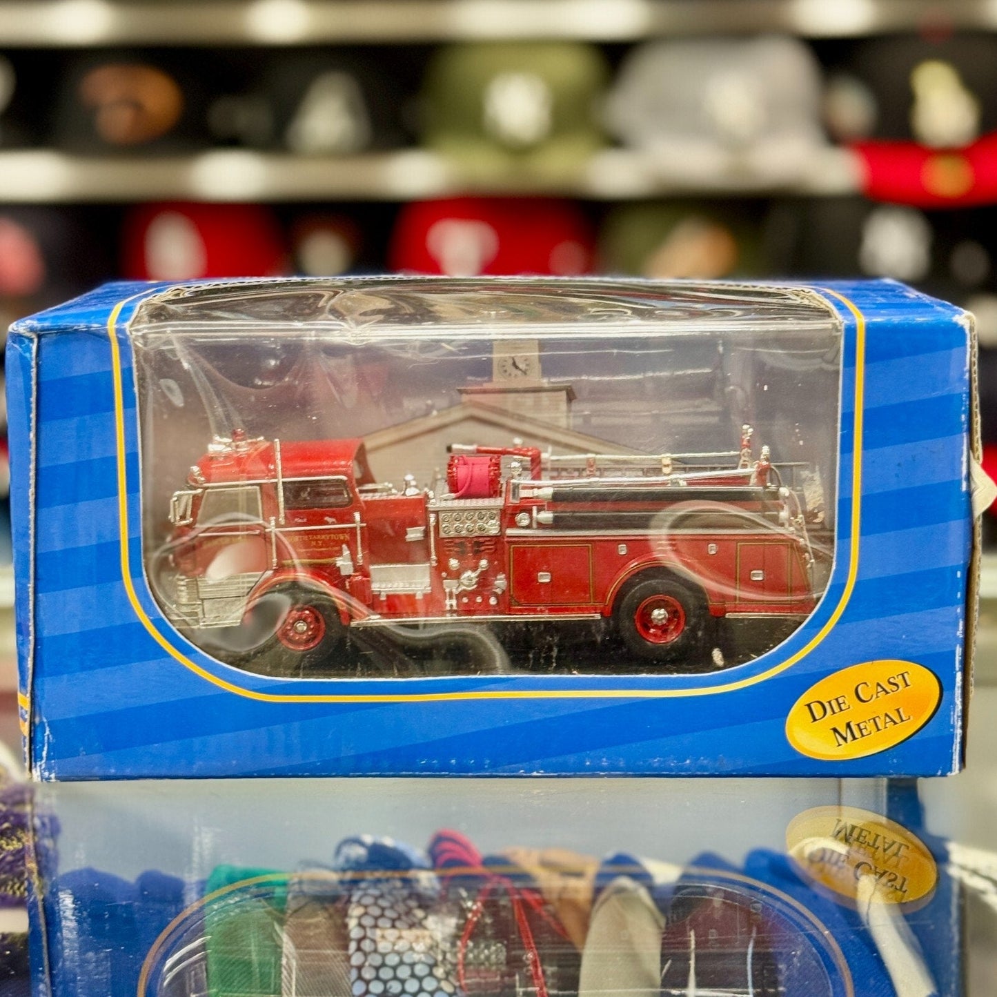 American Mint 1960 Mack Fire Truck Diecast 1/32 Scale Diecast Model Car | New - Product Image