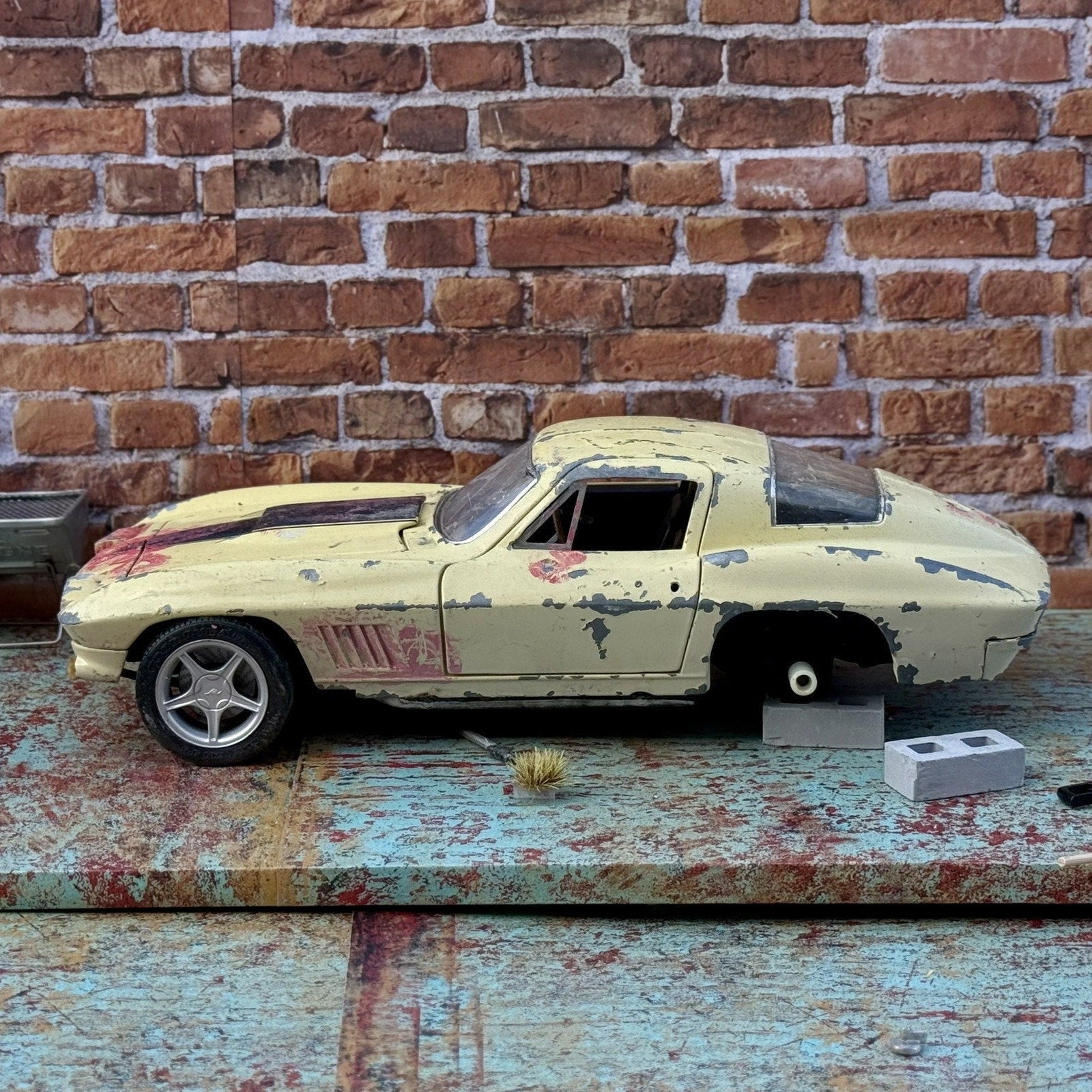 American Muscle 1967 Corvette Stingray 1/18 Scale Diecast Model Car | Parts Car - Product Image