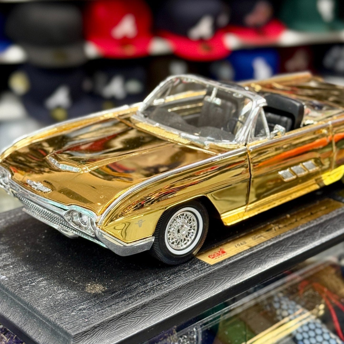 Anson Classics 1963 Ford Thunderbird Convertible 1/18 Scale Diecast Model Car - Product Image
