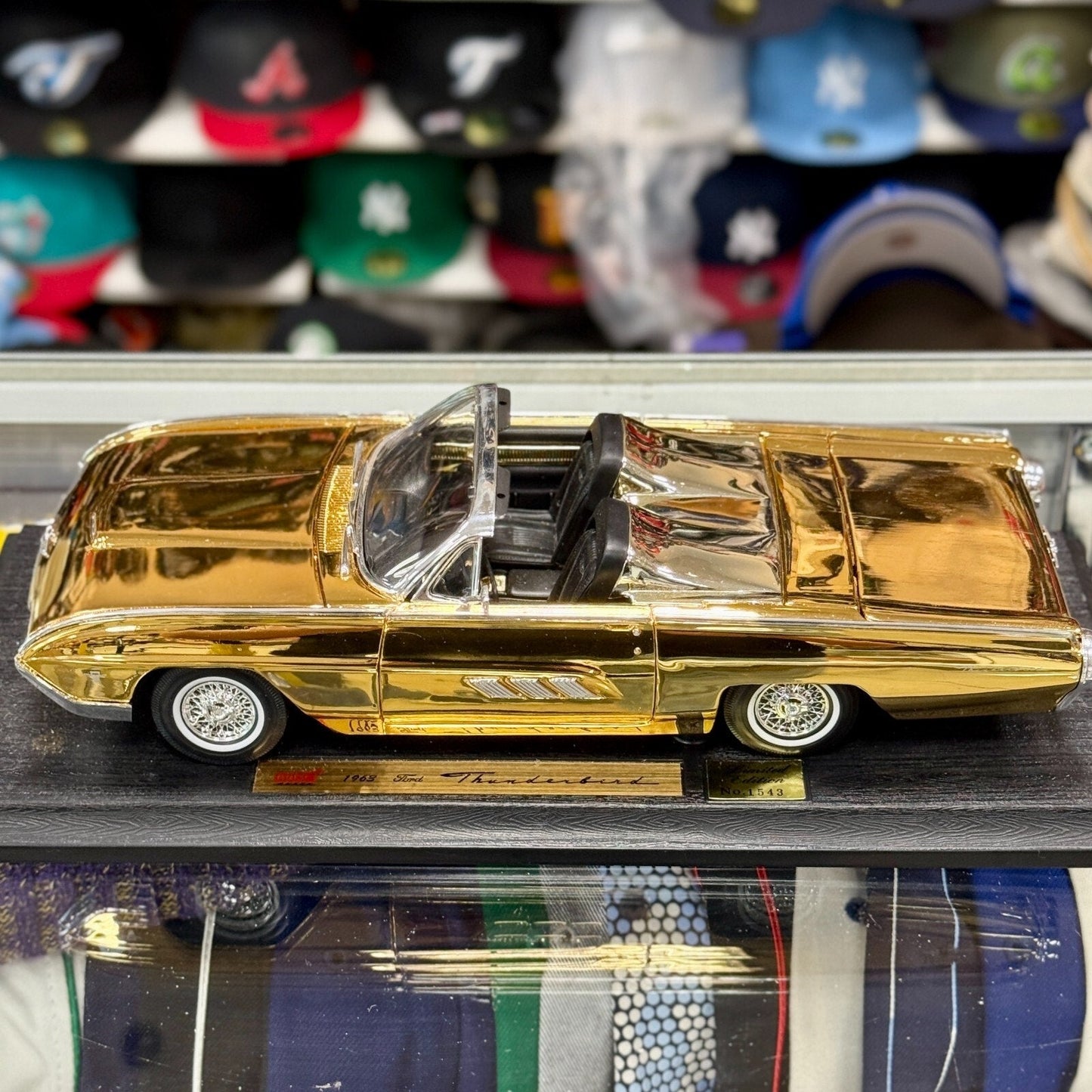 Anson Classics 1963 Ford Thunderbird Convertible 1/18 Scale Diecast Model Car - Product Image