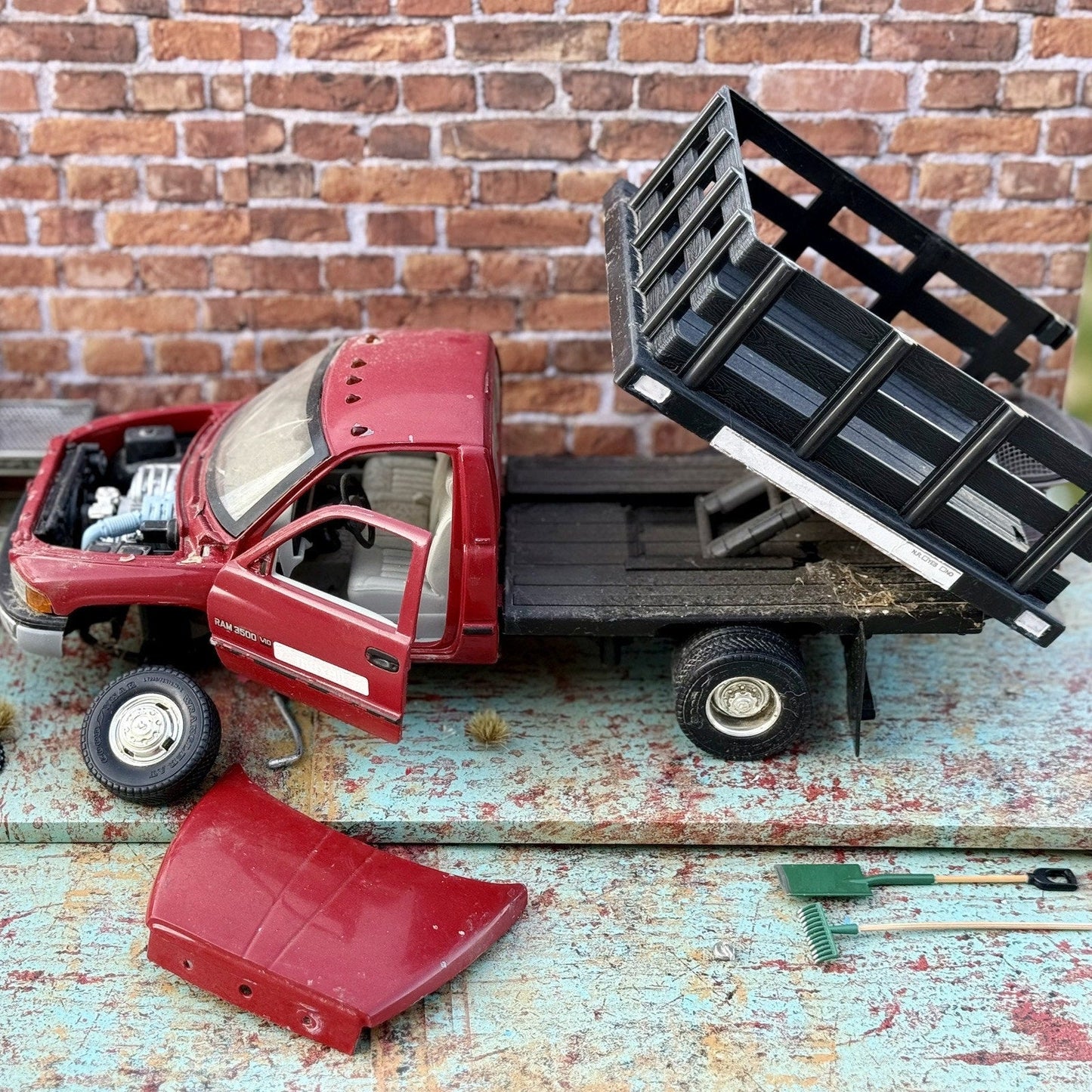 Anson Classics Dodge Ram 3500 Stake Bed 1/18 Scale Diecast Model Car | Parts Car - Product Image