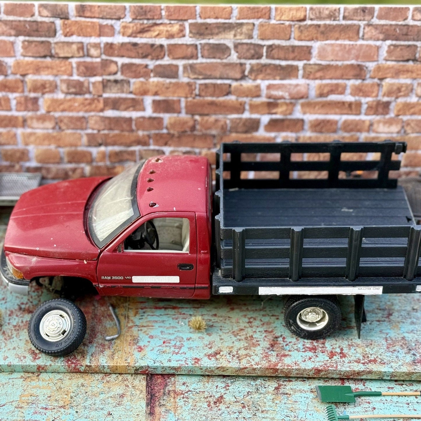 Anson Classics Dodge Ram 3500 Stake Bed 1/18 Scale Diecast Model Car | Parts Car - Product Image