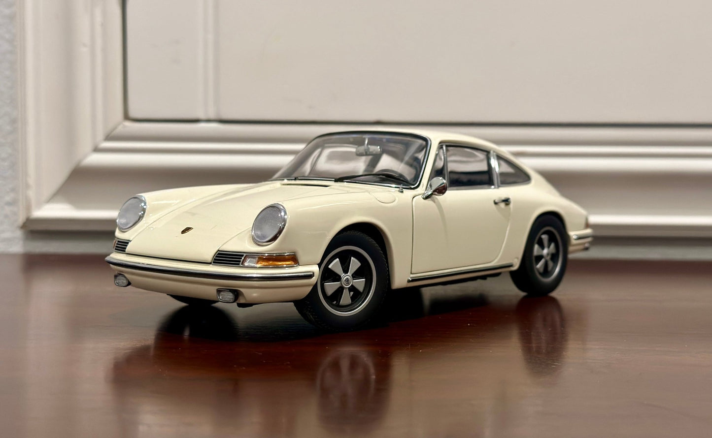 AUTOart 1967 Porsche 911S Crème 1/18 Scale Diecast Model Car - Product Image
