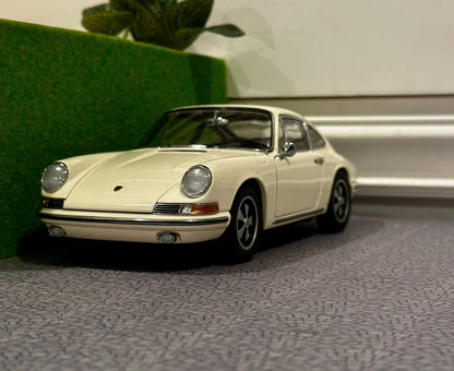 AUTOart 1967 Porsche 911S Crème 1/18 Scale Diecast Model Car - Product Image