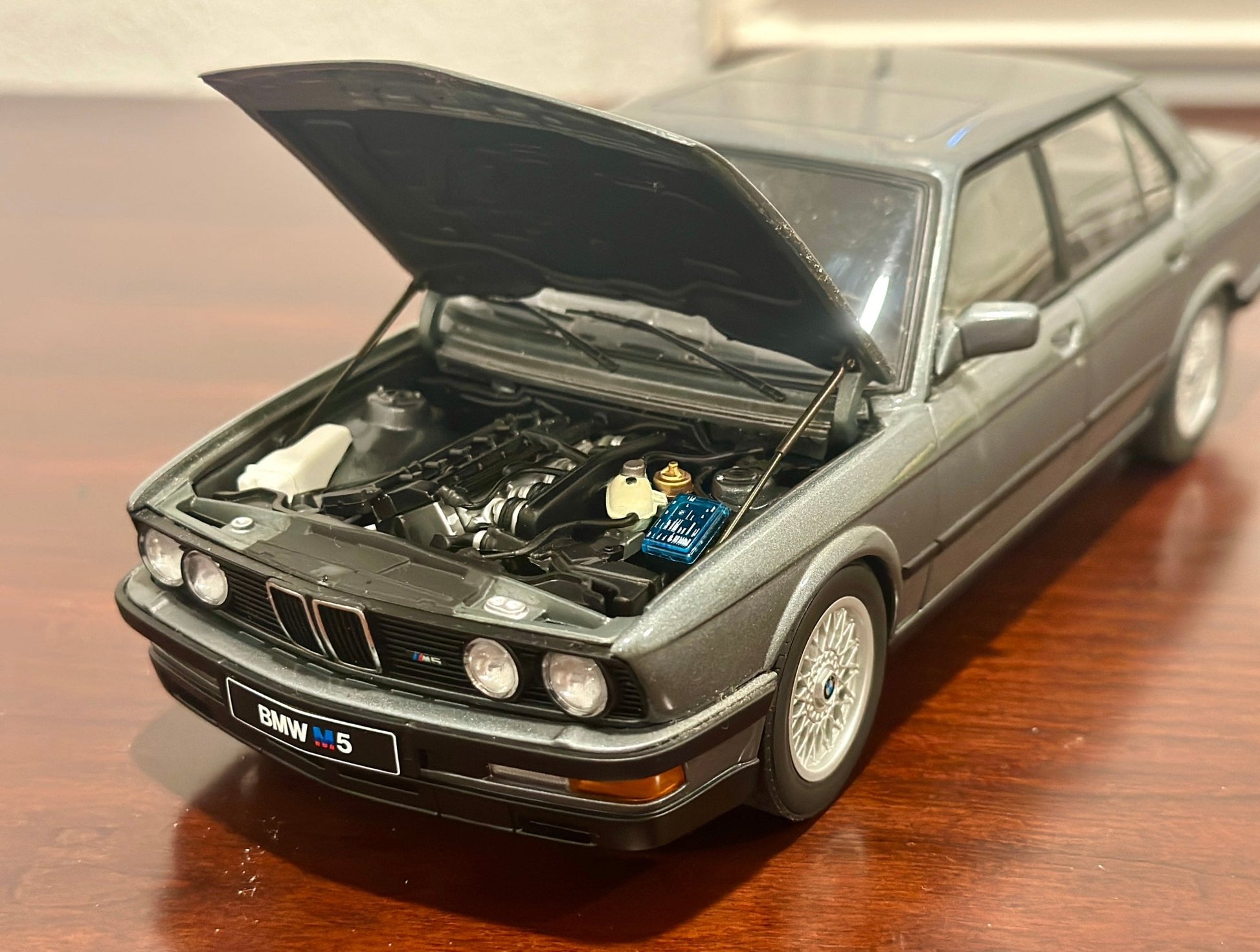 AUTOart 1987 BMW M5 Dolphin Gray 1/18 Scale Diecast Model Car - Product Image