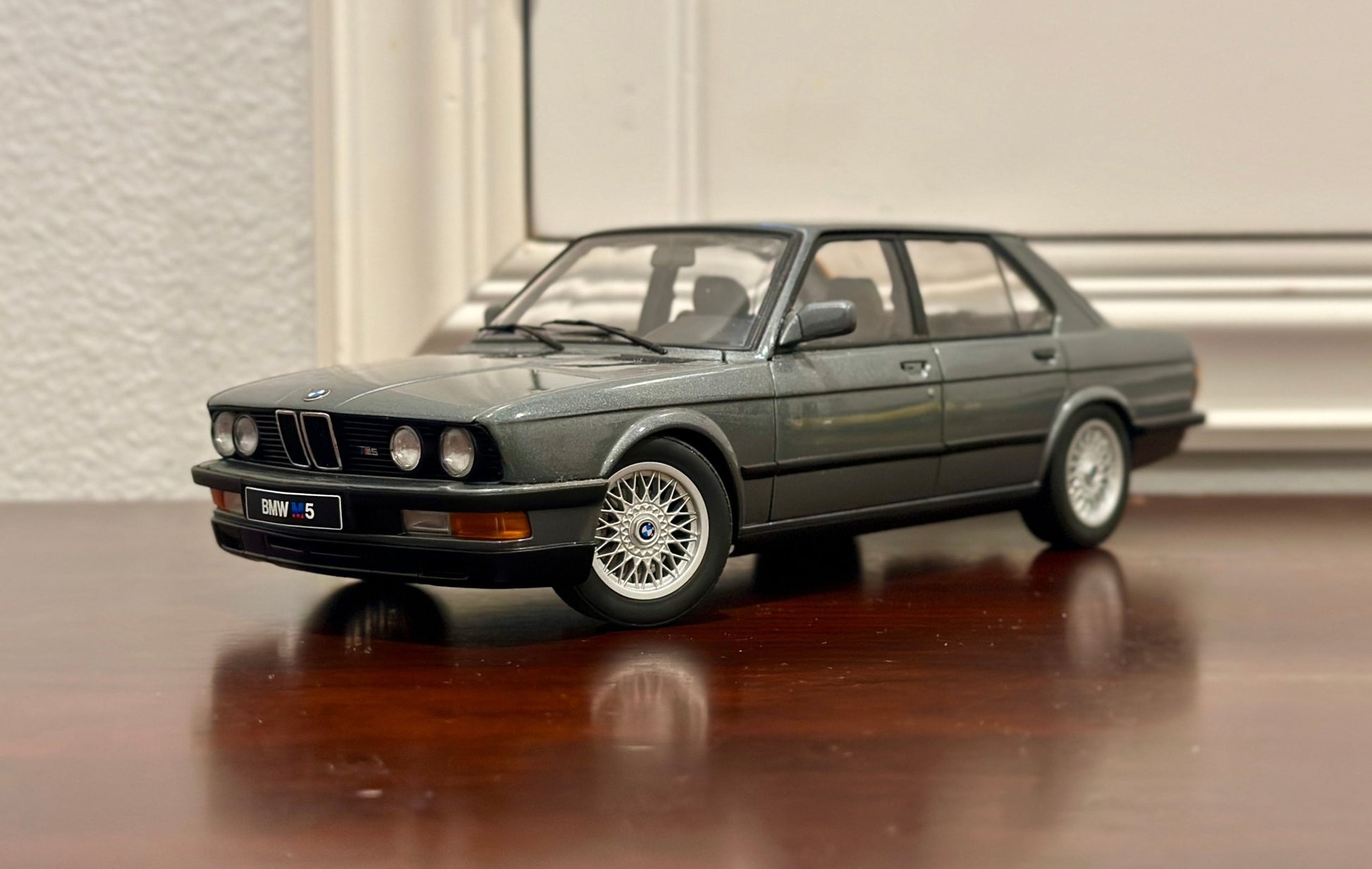 AUTOart 1987 BMW M5 Dolphin Gray 1/18 Scale Diecast Model Car - Product Image