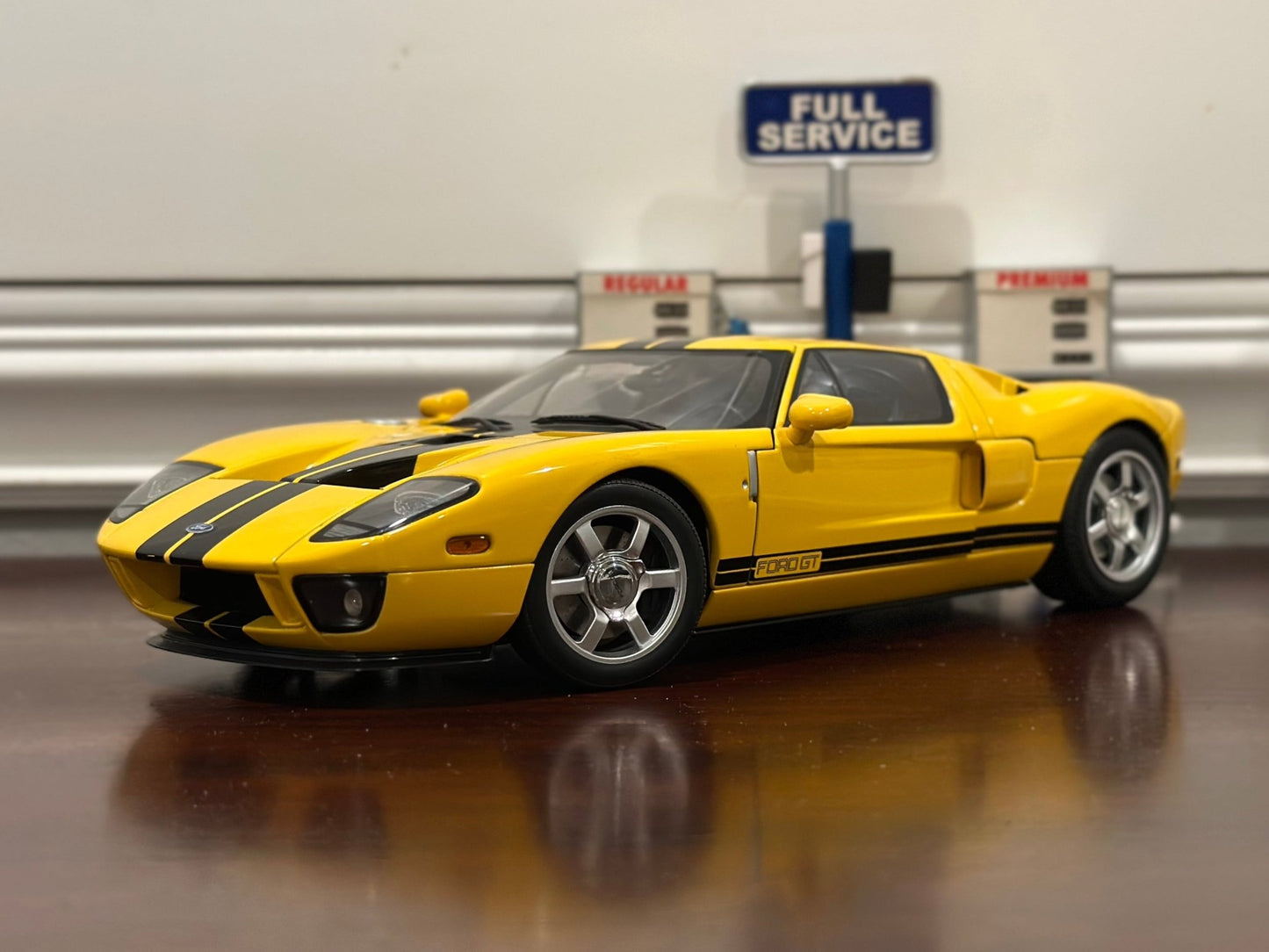 AUTOart 2004 Ford GT Yellow w/ Black Stripes 1/18 Scale Diecast Model Car | In Box - Product Image