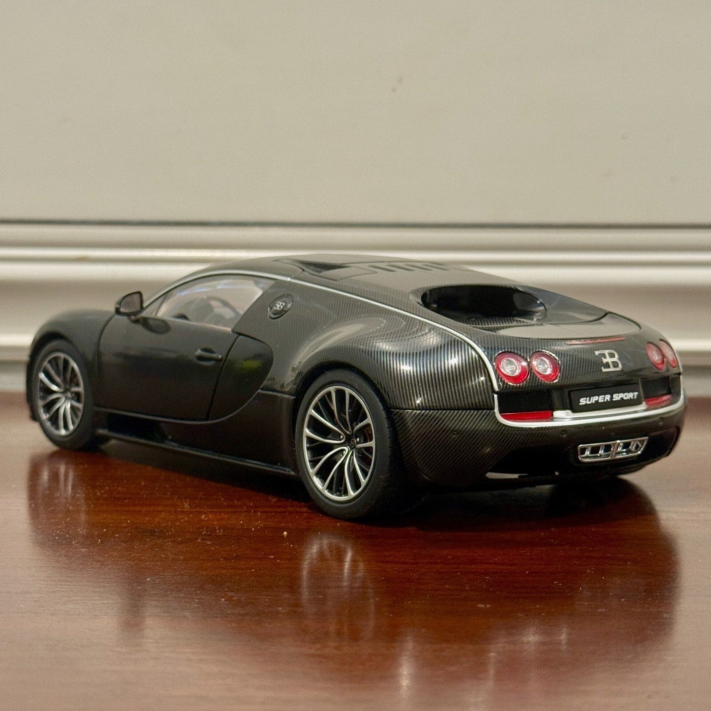AUTOart 2008 Bugatti Veyron 'Super Sport' Carbon-Fiber Black 1/18 Scale Diecast Model Car | In Box - Product Image