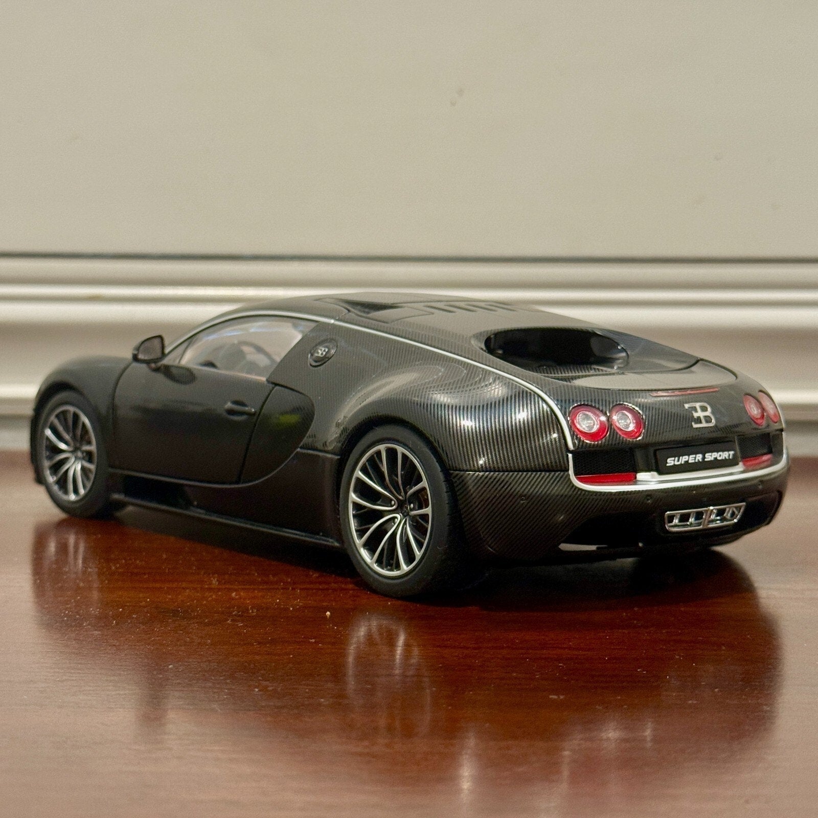 AUTOart 2008 Bugatti Veyron 'Super Sport' Carbon-Fiber Black 1/18 Scale Diecast Model Car | In Box - Product Image
