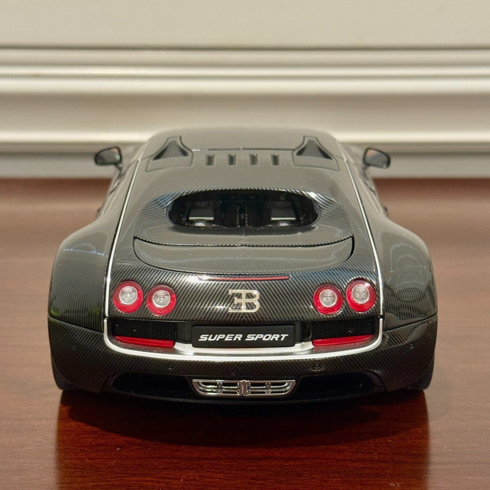 AUTOart 2008 Bugatti Veyron 'Super Sport' Carbon-Fiber Black 1/18 Scale Diecast Model Car | In Box - Product Image
