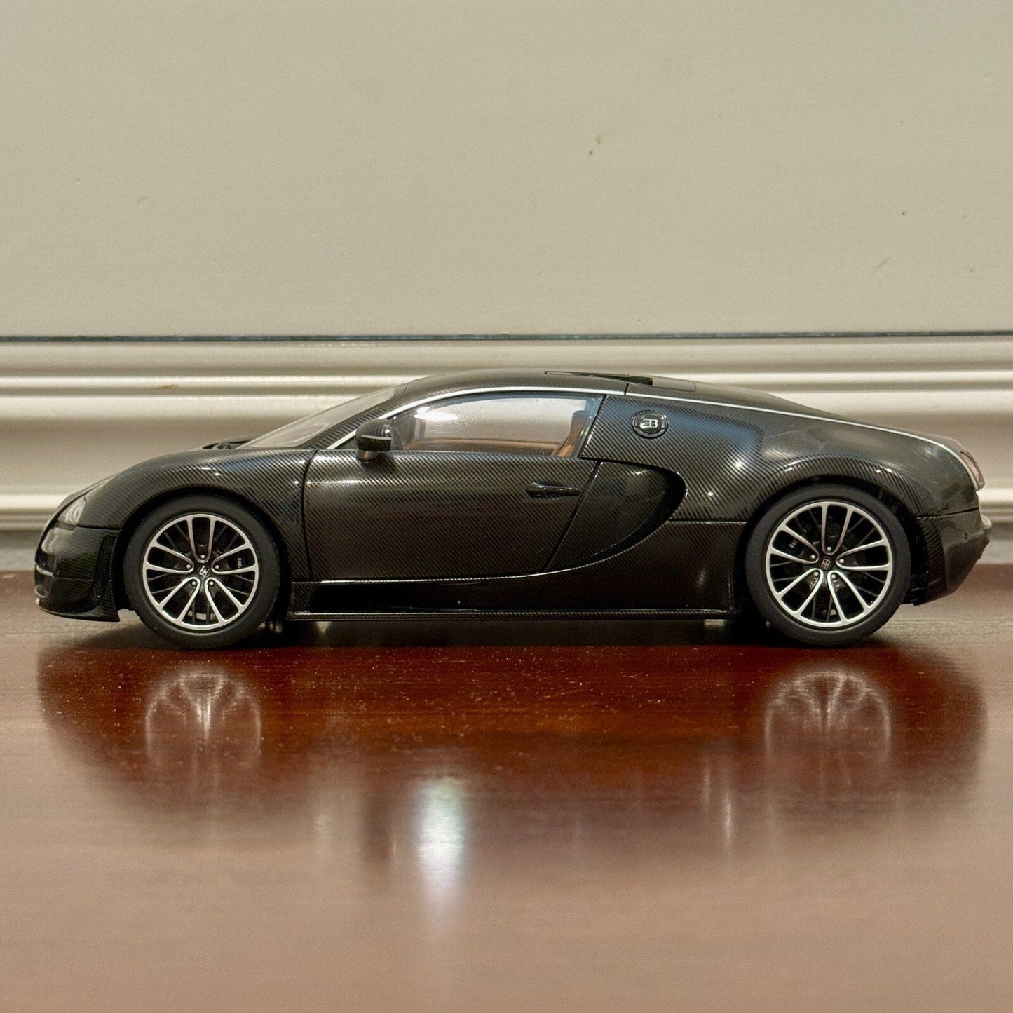 AUTOart 2008 Bugatti Veyron 'Super Sport' Carbon-Fiber Black 1/18 Scale Diecast Model Car | In Box - Product Image
