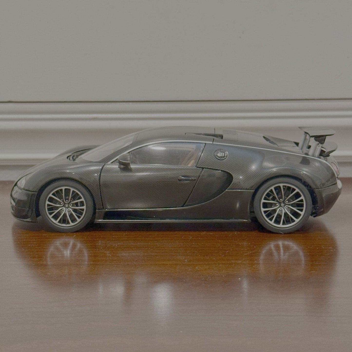 AUTOart 2008 Bugatti Veyron 'Super Sport' Carbon-Fiber Black 1/18 Scale Diecast Model Car | In Box - Product Image