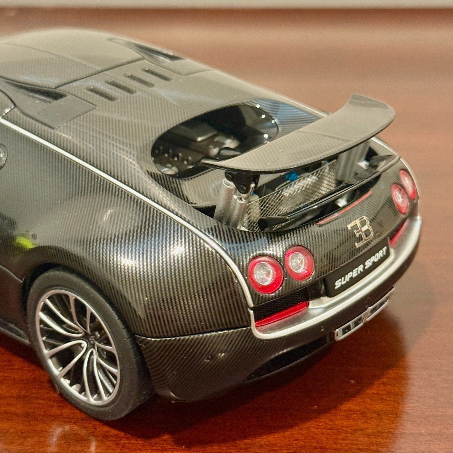 AUTOart 2008 Bugatti Veyron 'Super Sport' Carbon-Fiber Black 1/18 Scale Diecast Model Car | In Box - Product Image