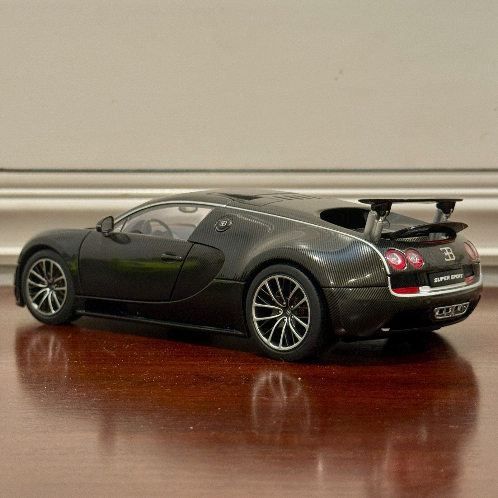 AUTOart 2008 Bugatti Veyron 'Super Sport' Carbon-Fiber Black 1/18 Scale Diecast Model Car | In Box - Product Image