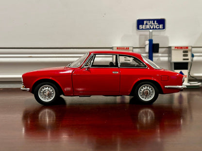 AUTOart Alfa Romeo 1750 GTV RHD Red 1/18 Scale Diecast Model Car - Product Image