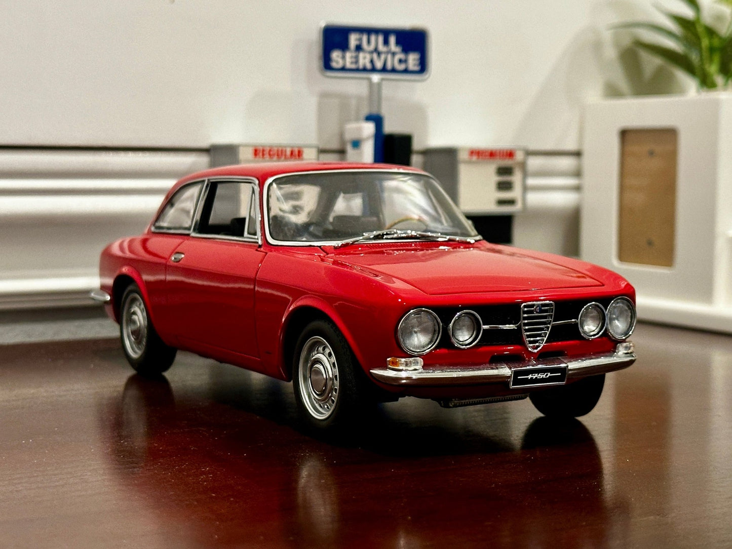 AUTOart Alfa Romeo 1750 GTV RHD Red 1/18 Scale Diecast Model Car - Product Image