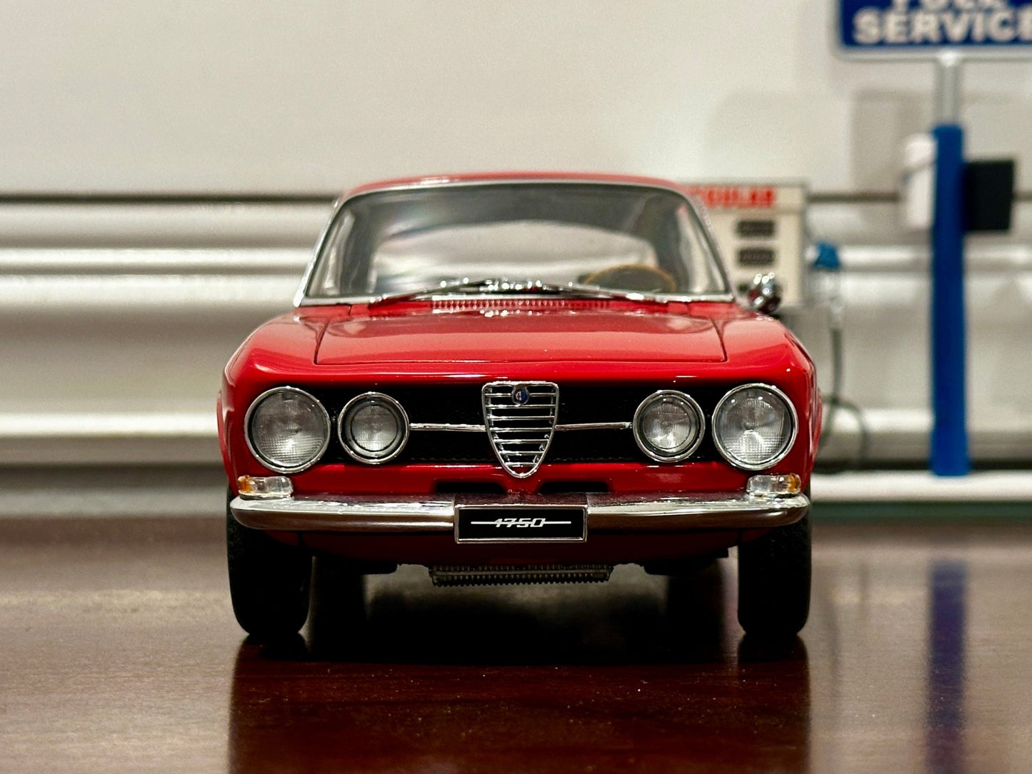 AUTOart Alfa Romeo 1750 GTV RHD Red 1/18 Scale Diecast Model Car - Product Image