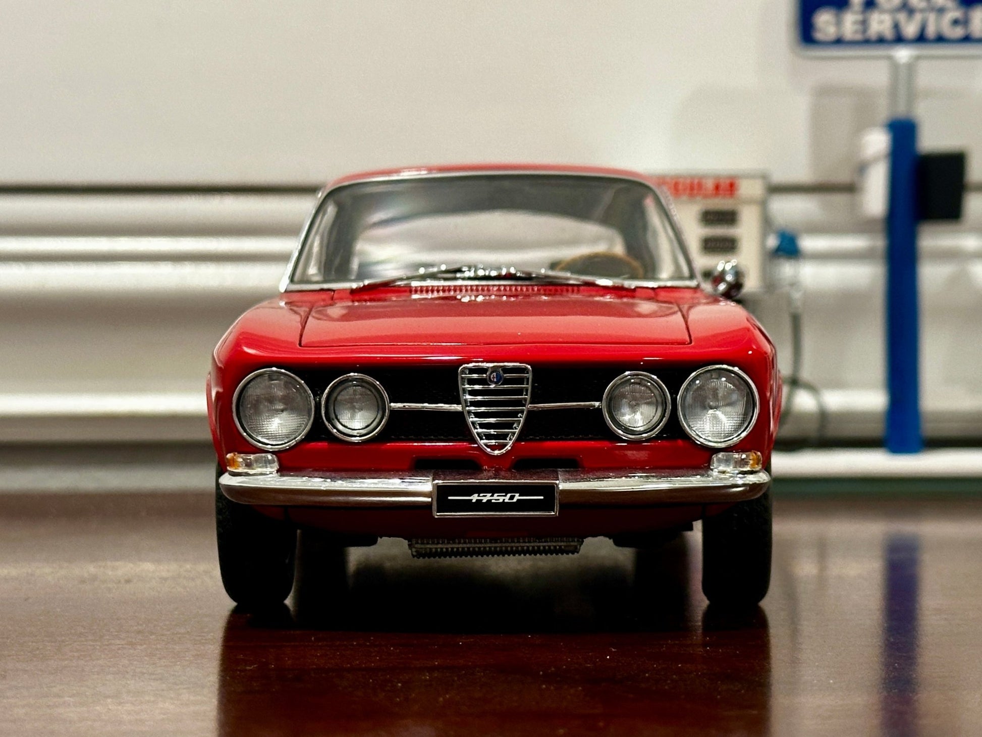 AUTOart Alfa Romeo 1750 GTV RHD Red 1/18 Scale Diecast Model Car - Product Image