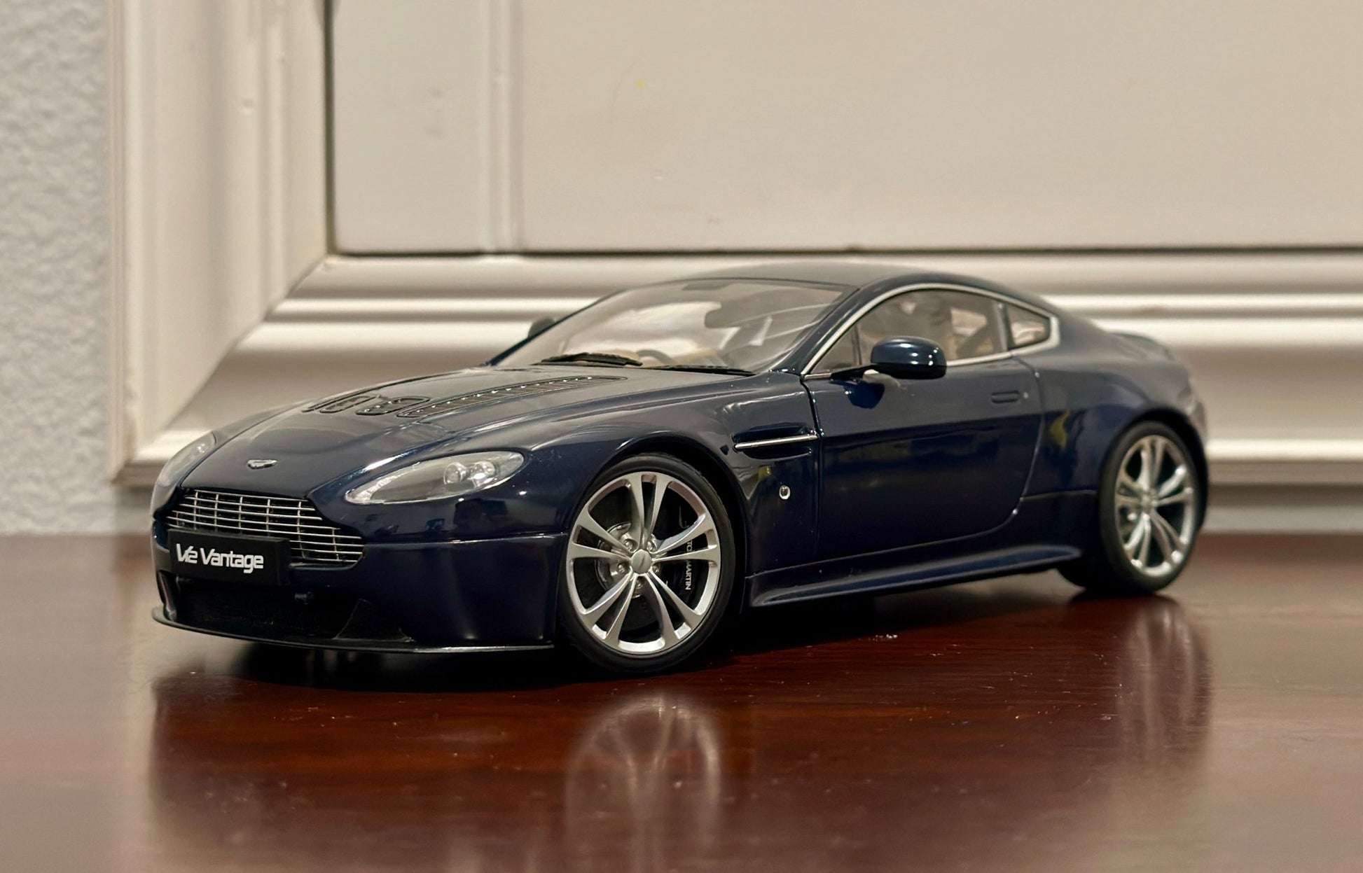AUTOart Aston Martin V12 Midnight Blue 1/18 Scale Diecast Model Car - Product Image