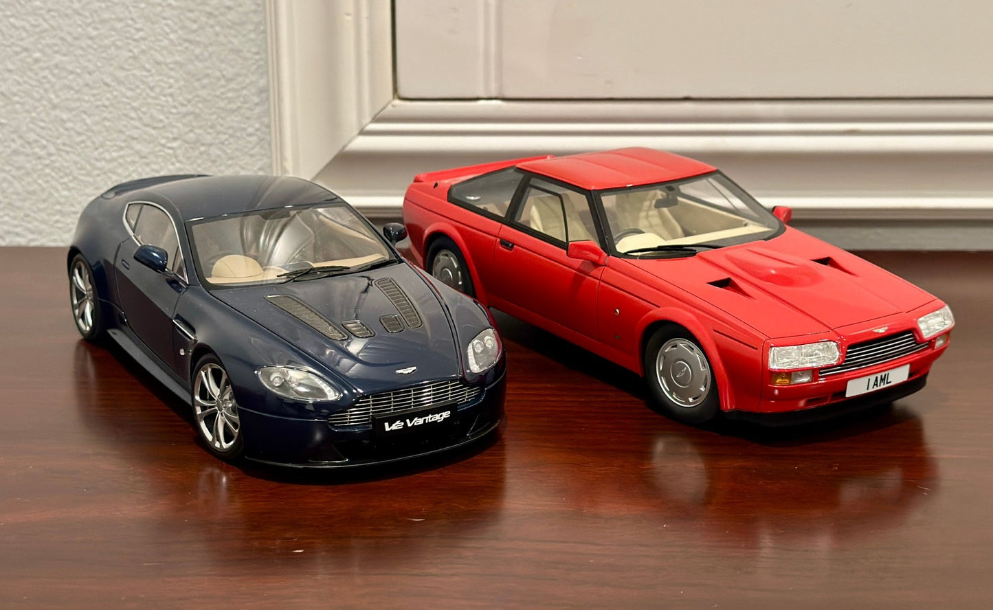AUTOart Aston Martin V12 Midnight Blue 1/18 Scale Diecast Model Car - Product Image
