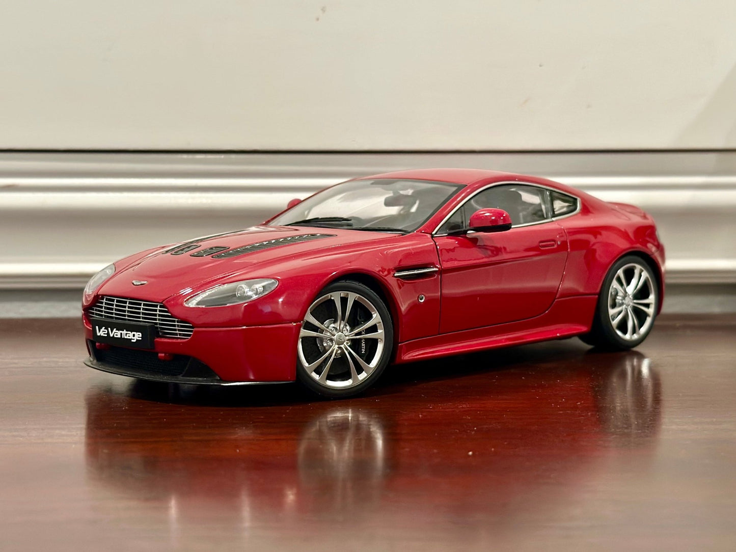 AUTOart Aston Martin V12 Vantage Red 1/18 Scale Diecast Model Car | In Box - Product Image