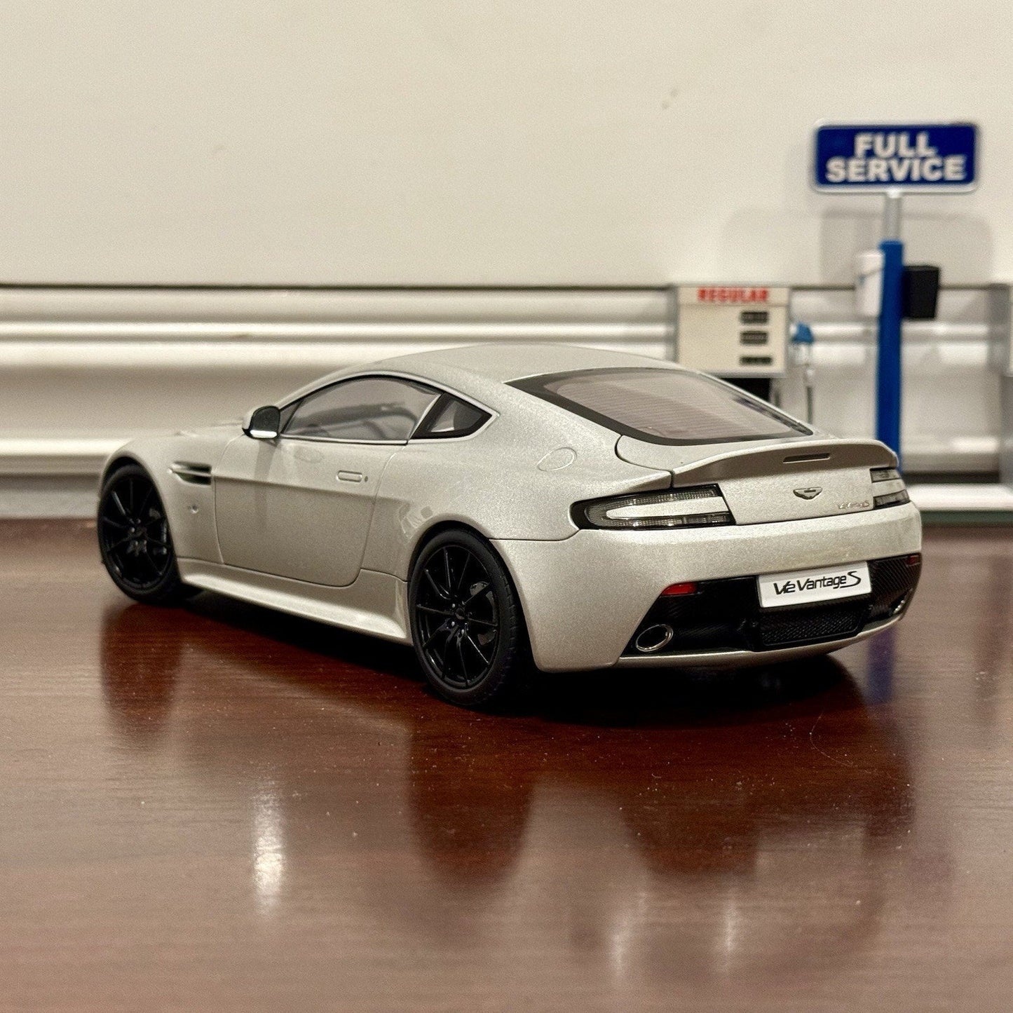 AUTOart Aston Martin V12 Vantage S Meteorite Silver 1/18 Scale Diecast Model Car - Product Image