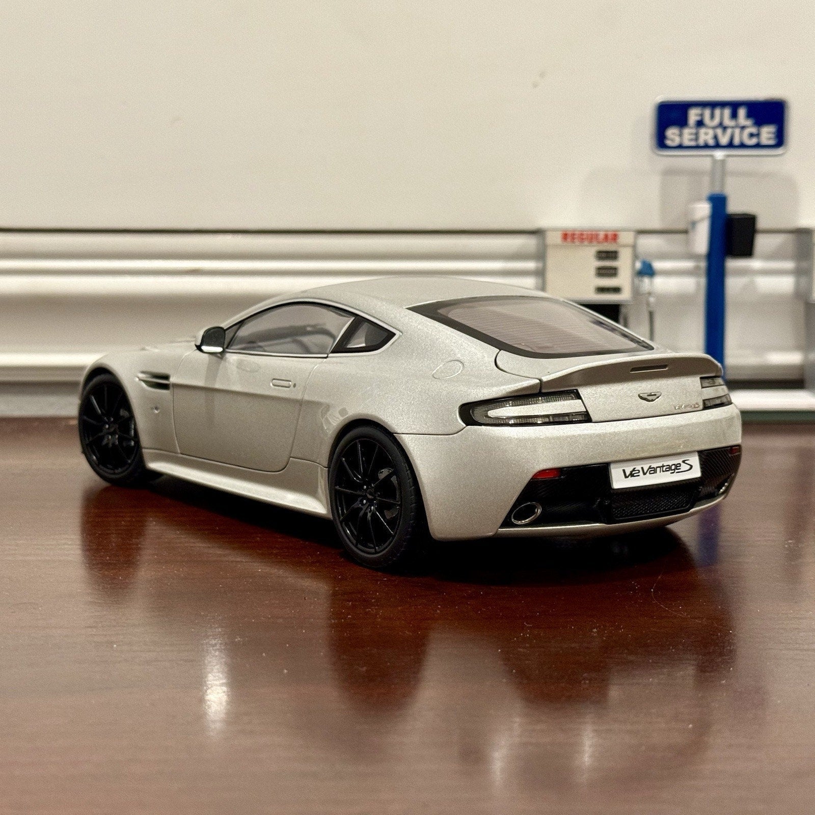 AUTOart Aston Martin V12 Vantage S Meteorite Silver 1/18 Scale Diecast Model Car - Product Image