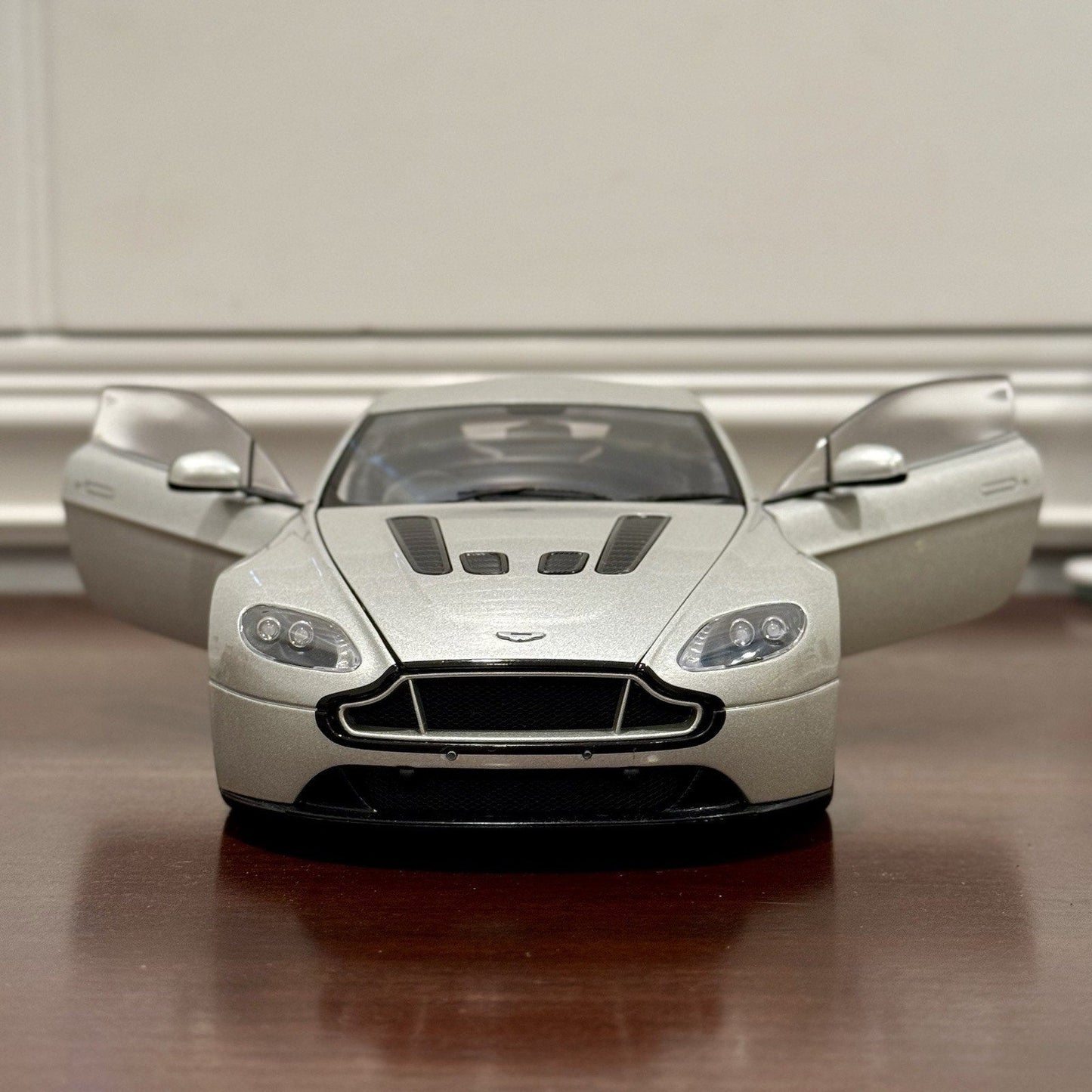 AUTOart Aston Martin V12 Vantage S Meteorite Silver 1/18 Scale Diecast Model Car - Product Image