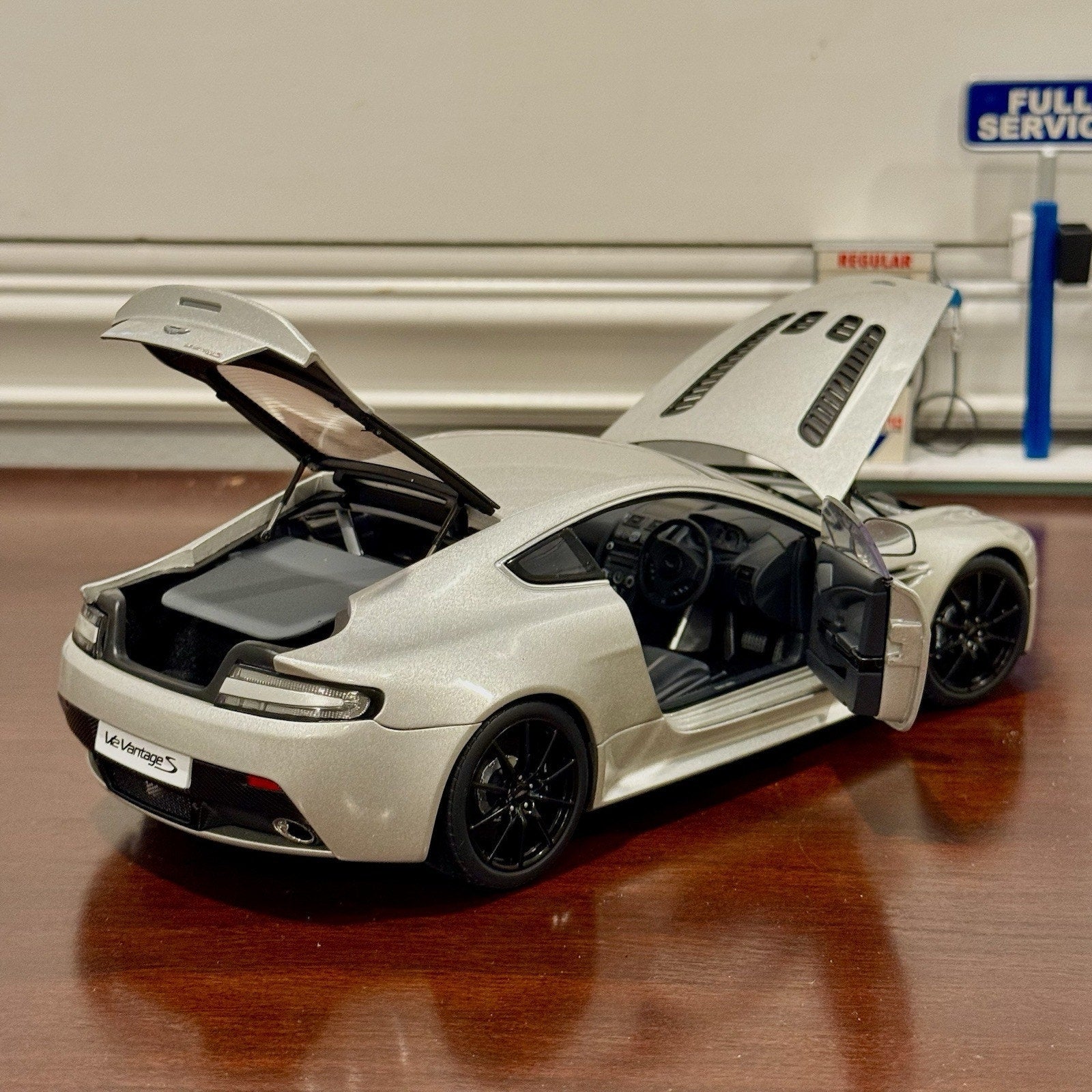AUTOart Aston Martin V12 Vantage S Meteorite Silver 1/18 Scale Diecast Model Car - Product Image