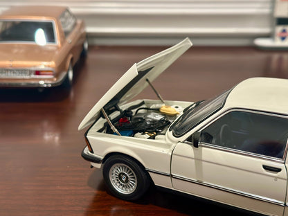 AUTOart BMW 323i White Coupe 1/18 Scale Diecast Model Car - Product Image