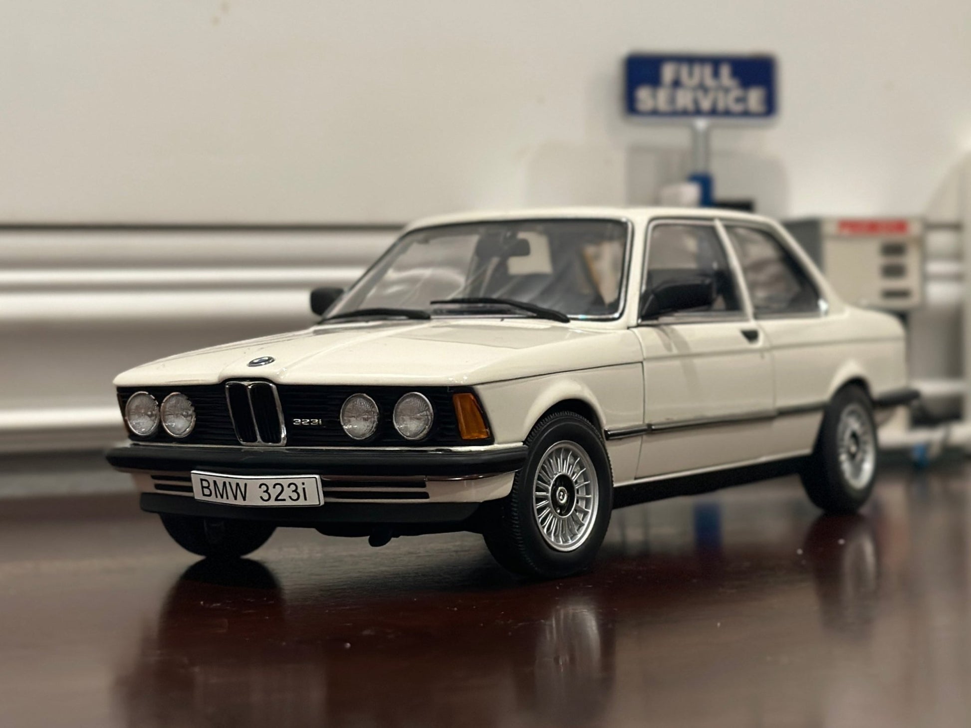 AUTOart BMW 323i White Coupe 1/18 Scale Diecast Model Car - Product Image