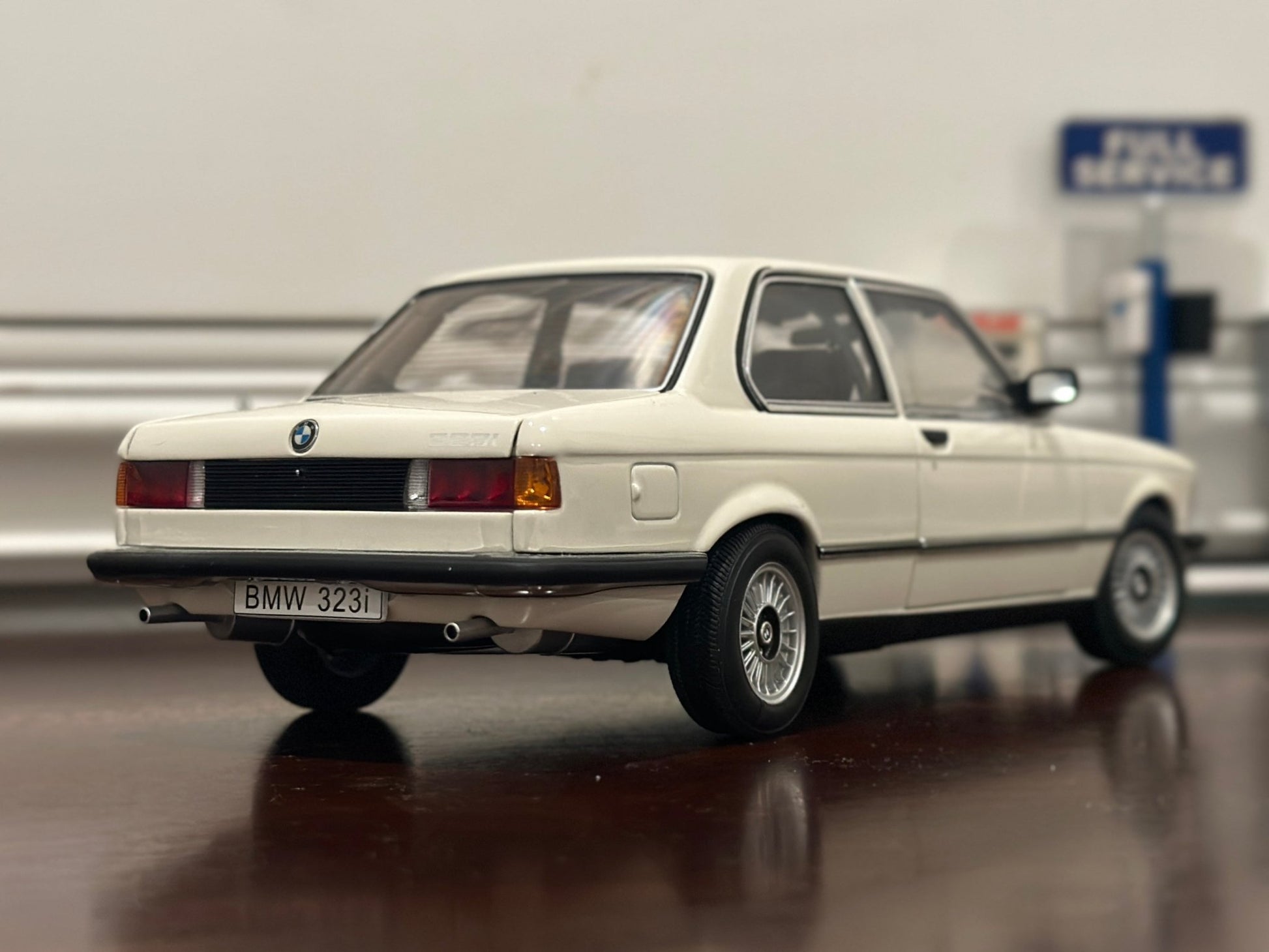 AUTOart BMW 323i White Coupe 1/18 Scale Diecast Model Car - Product Image