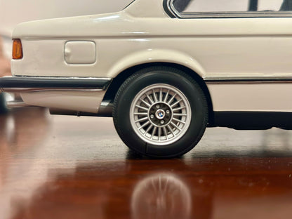 AUTOart BMW 323i White Coupe 1/18 Scale Diecast Model Car - Product Image