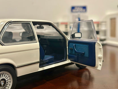 AUTOart BMW 323i White Coupe 1/18 Scale Diecast Model Car - Product Image