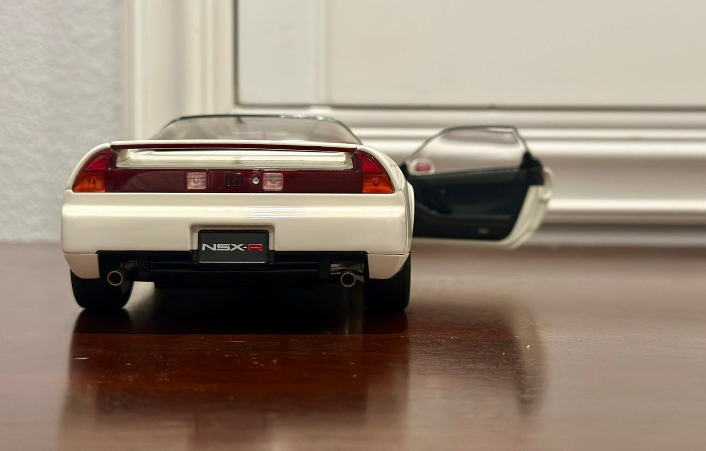 AUTOart Honda NSX Type-R 'NA1' Champion White 1/18 Scale Diecast Model Car - Product Image